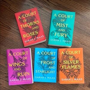Entire ACOTAR series (A Court of Thorns and Roses Series by Sarah J. Maas)